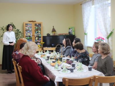 Ароматный чай, истории, песни: в Вологде семьи отметили День матери по-домашнему