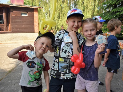 Первый день лета в Лаврово: кулинарный поединок, товарищеский матч по футболу и награждение отличников учёбы
