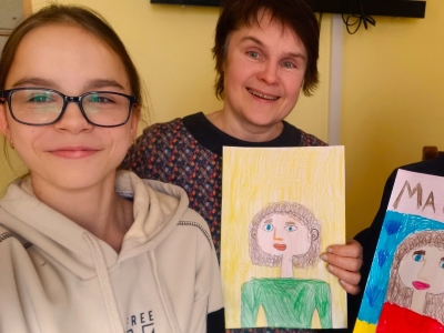 Жизнь в красках: родители и дети из Пскова становятся ближе друг к другу благодаря семейной арт-терапии