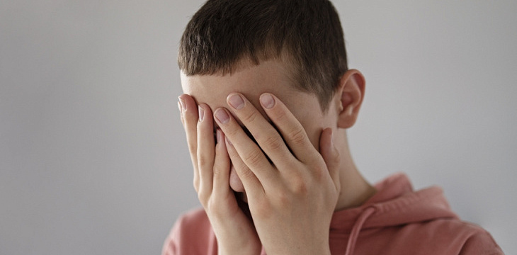 Тихий крик о помощи: что делать, если ребёнок причиняет себе вред?