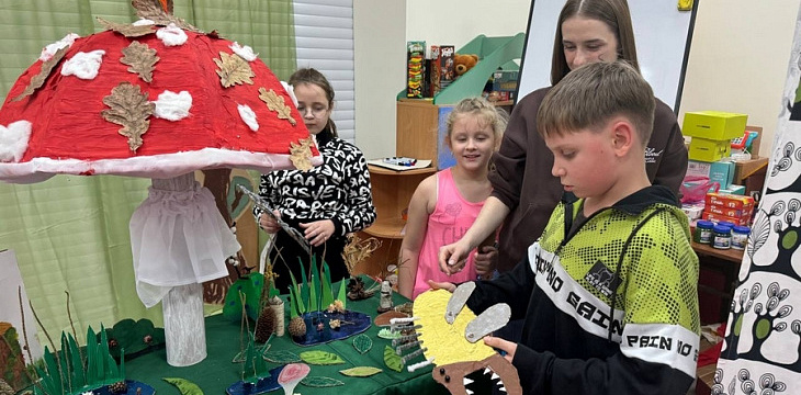 Жук Геркулес, лисичка в розовом топике и гриб из зонта: как дети создали спектакль, в котором узнали самих себя Жук Геркулес, лисичка в розовом топике и гриб из зонта: как дети создали спектакль, в котором узнали самих себя