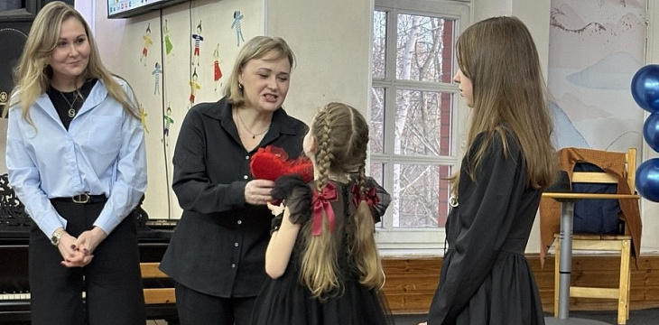 «Бусы из бирюзы» и тёплые слова: как в Детской деревне SOS Пушкин поздравили приёмных мам с 8 Марта «Бусы из бирюзы» и тёплые слова: как в Детской деревне SOS Пушкин поздравили приёмных мам с 8 Марта