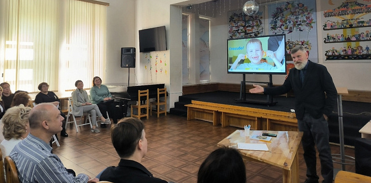 Поддержка приёмных семей и помощь выпускникам: как директора детских учреждений познакомились с опытом Детской деревни SOS Пушкин Поддержка приёмных семей и помощь выпускникам: как директора детских учреждений познакомились с опытом Детской деревни SOS Пушкин
